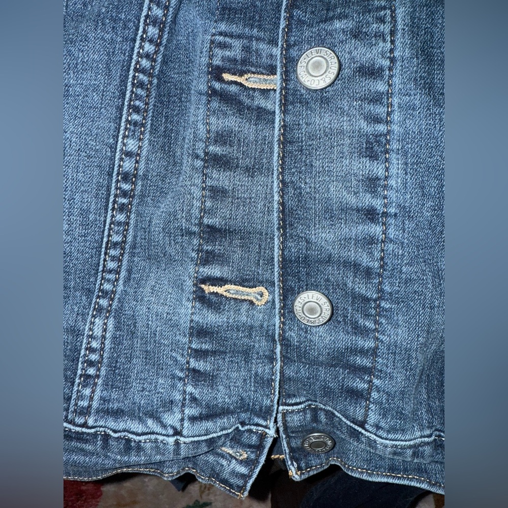 Levi's Classic Blue Denim Jacket - Picture 8 of 10